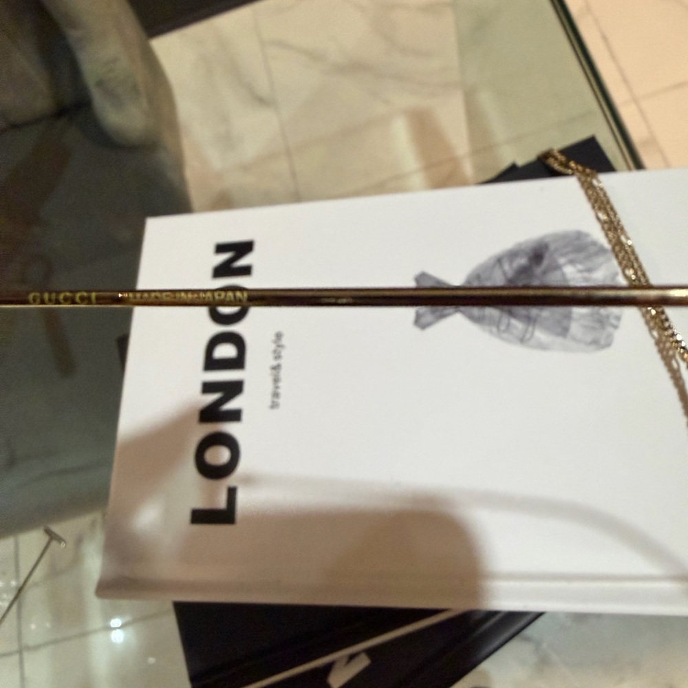 Authentic Gucci Oversized Sunglasses with Chain - Picture 5 of 6